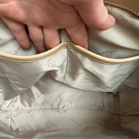 CALVIN KLEIN NWT Large Tote Nude Saffiano Leather Handbag H2RB1283 - Picture 10 of 16